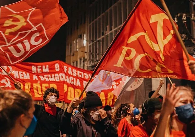 'Reconstruir, energética e revolucionariamente, o Partido Comunista