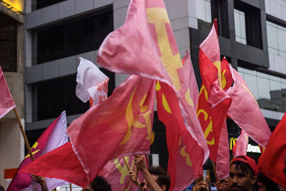 'Uma análise critica a legalidade de um partido revolucionário em um estado burguês' (Kamn)