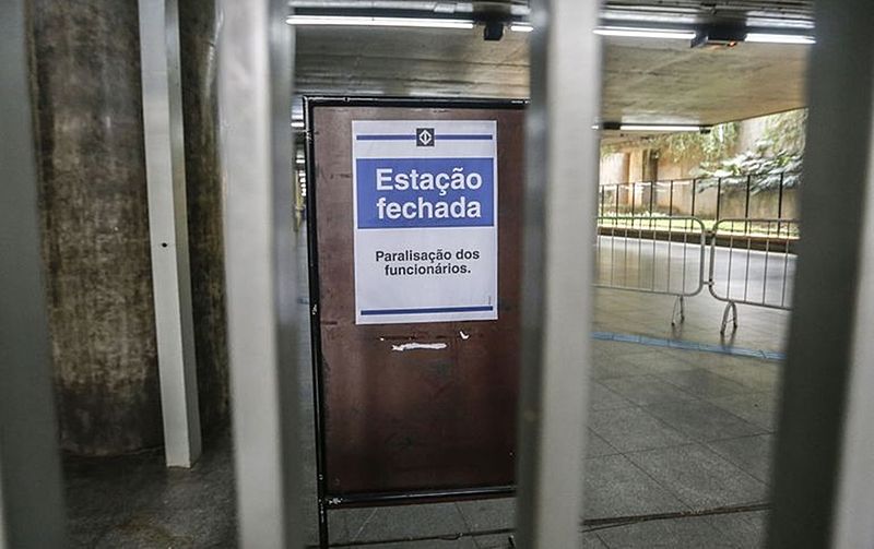 Metroviários de São Paulo preparam nova greve após demissões ilegais