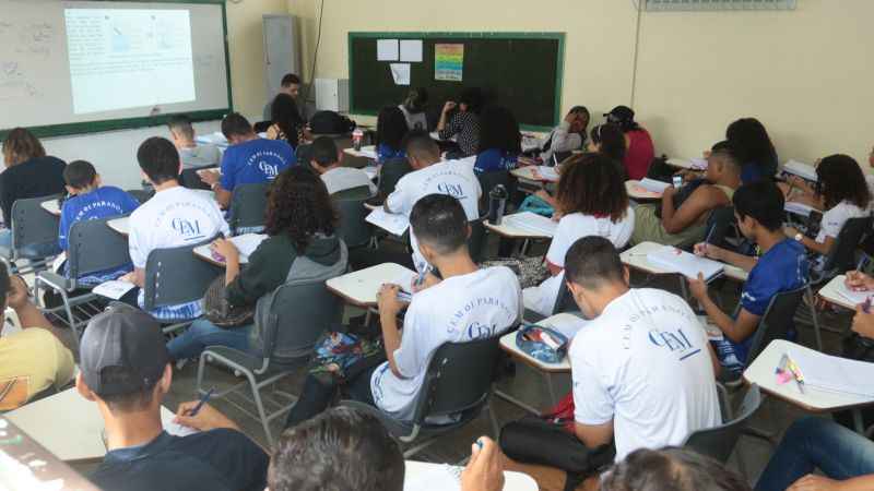 'A sobrecarga dos Profissionais de Educação e a falta de preparo da rede básica na educação inclusiva' (Leo Ferreira)