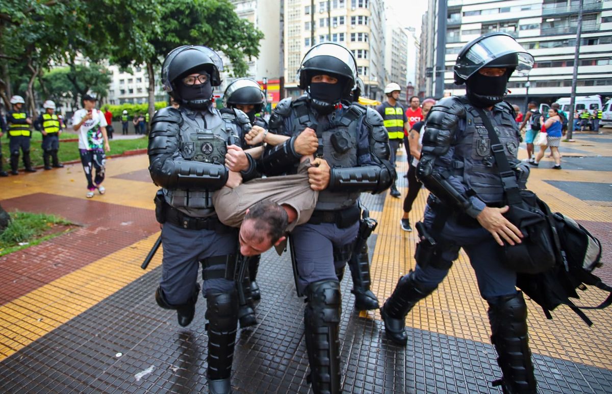Ao menos 7 pessoas são presas em ato contra aumento da tarifa em São Paulo