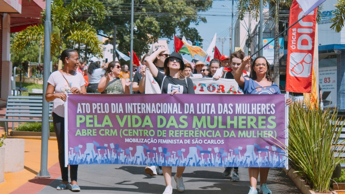 São Carlos (SP): Ato do dia da Mulher pede abertura do CRM e Palestina livre
