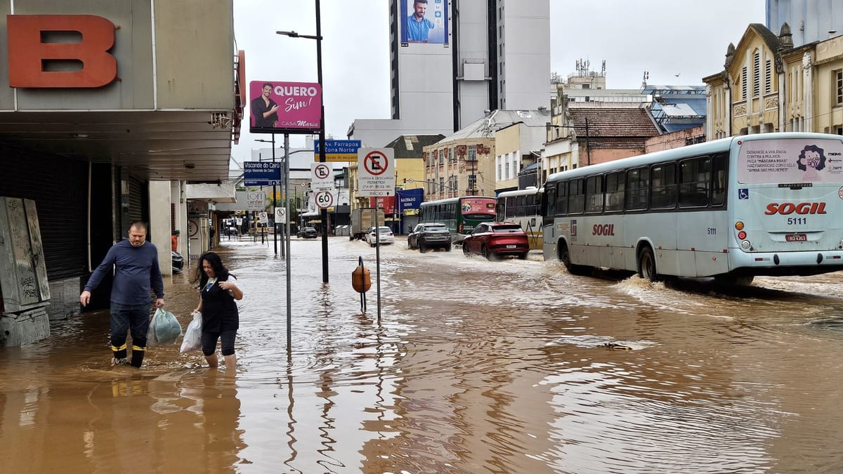 Inundações em Porto Alegre: bairros até então não alagados são atingidos por colapso do sistema de esgoto