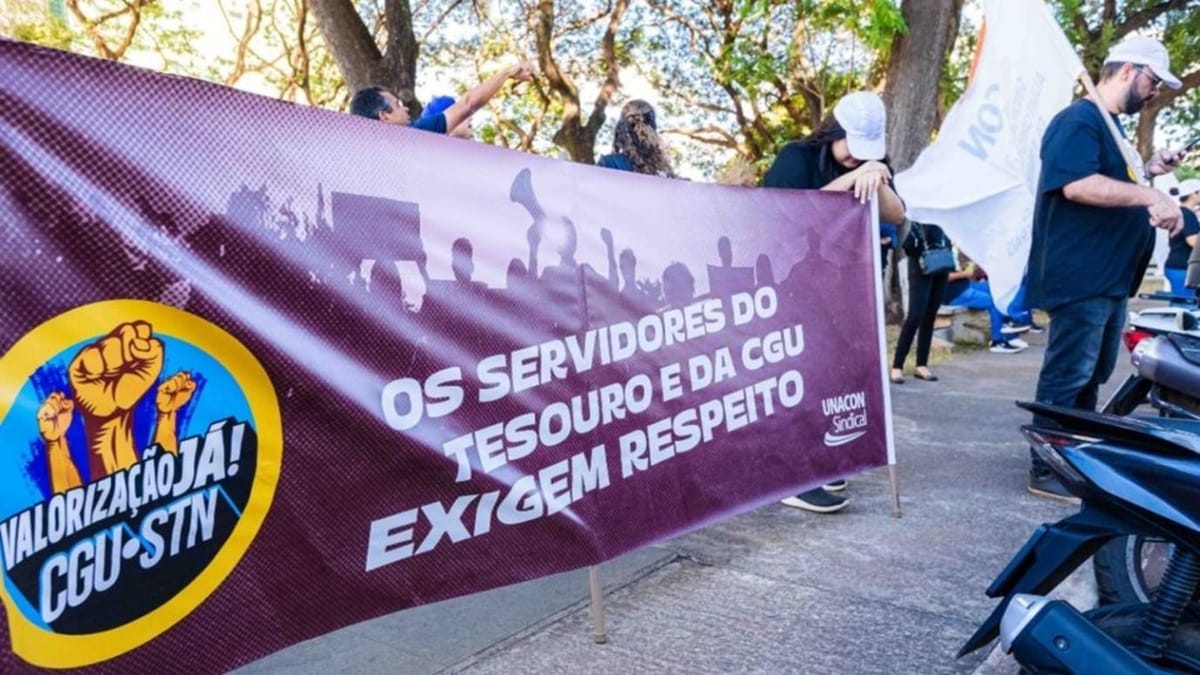 Trabalhadores e trabalhadoras do Tesouro Nacional em greve