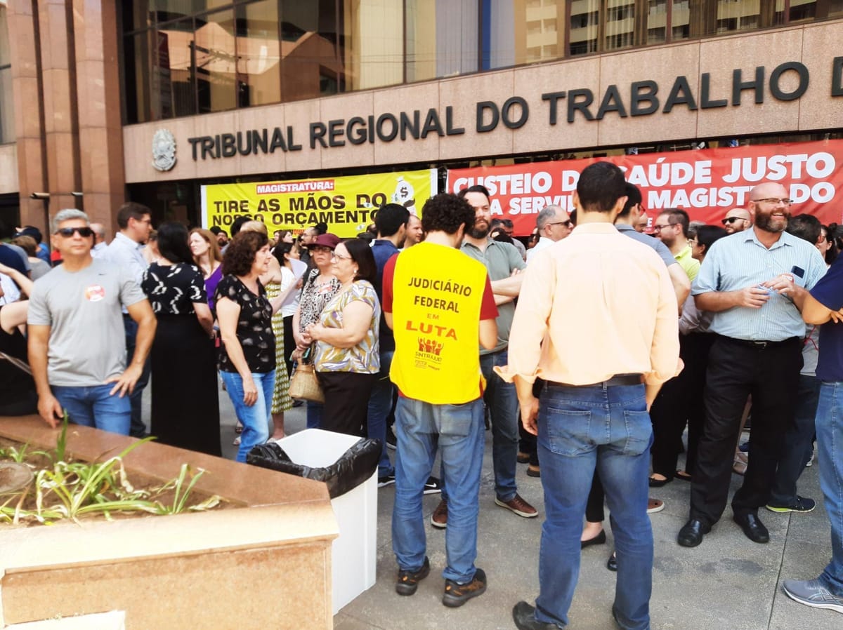 Justiça do Trabalho ataca os direitos de seus próprios servidores