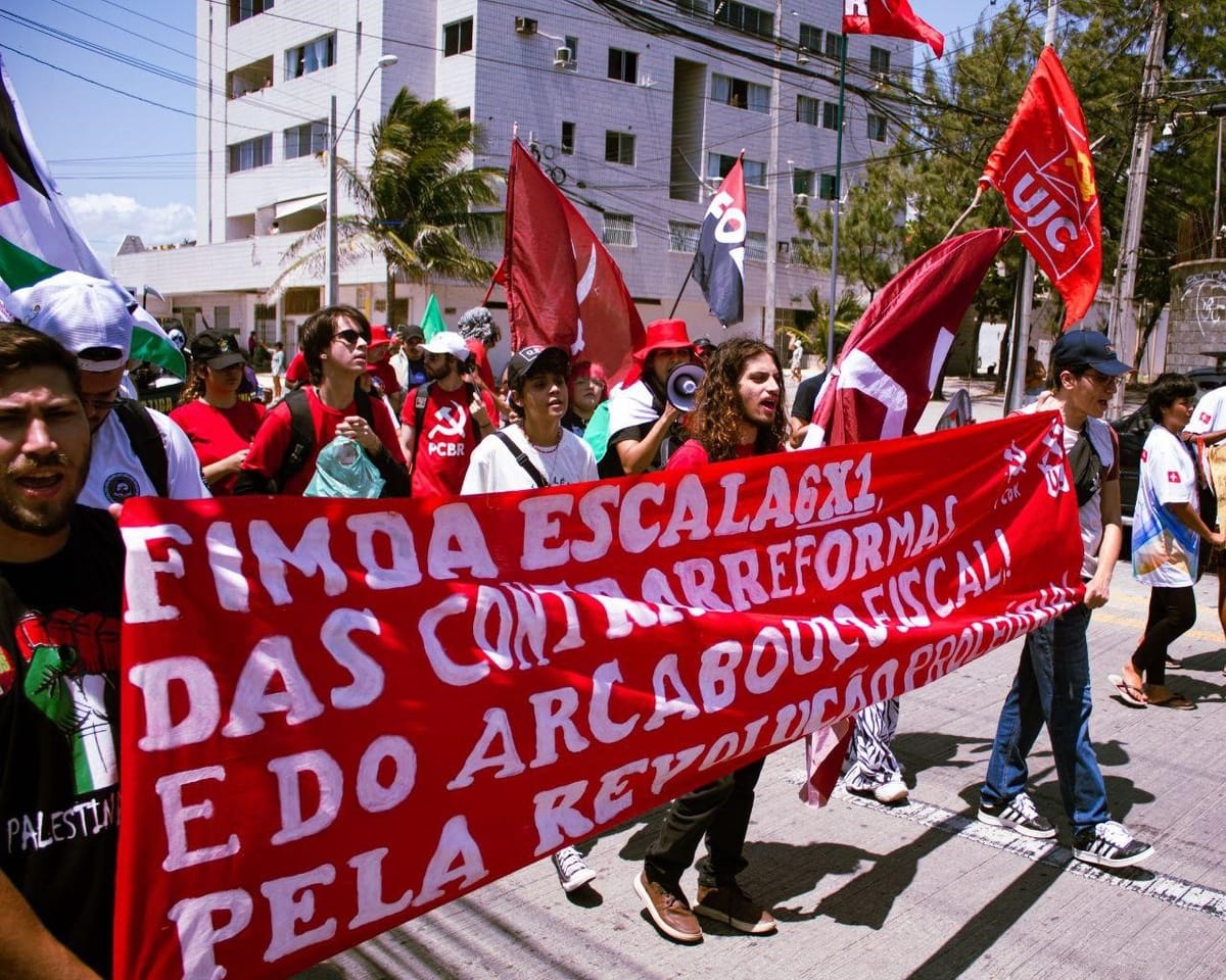 Os comunistas e os grandes atos tradicionais