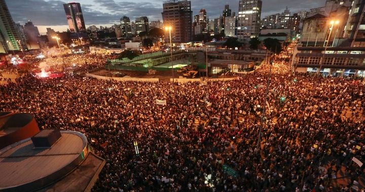 'Chovendo no molhado: Contradições que nos trouxeram até aqui' (William Poiato)