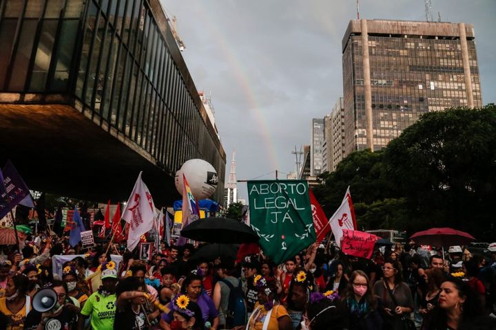 'Jogando para perder: o aborto voltou ao debate nacional, mas seguimos fracasando na disputa pela sua hegemonia' (Larissa Figueiredo)