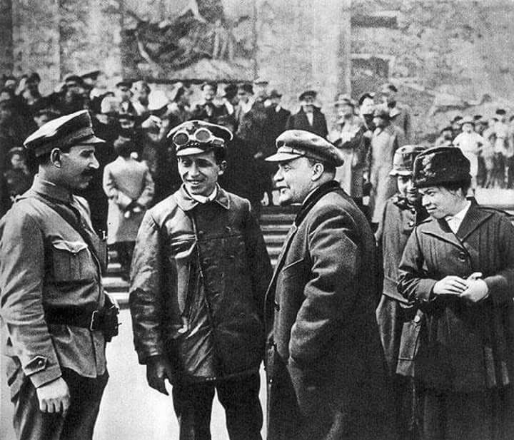 'O velho está prenhe do novo: debate com o camarada Liang' (Pedro Fernandes)