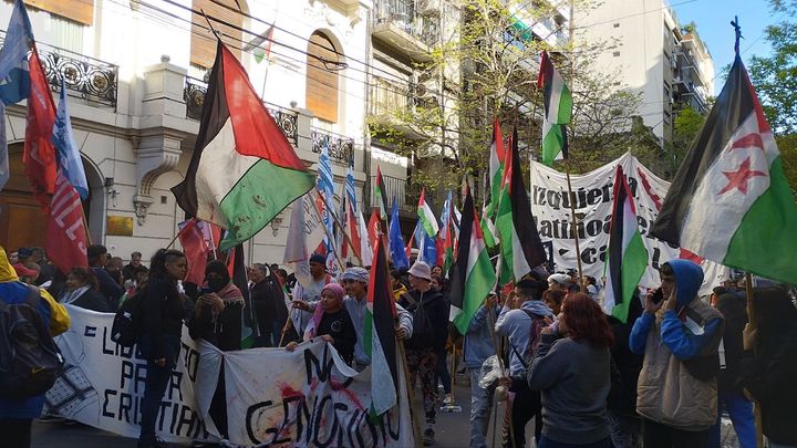 Marcha pró-Palestina reúne movimentos populares em Buenos Aires