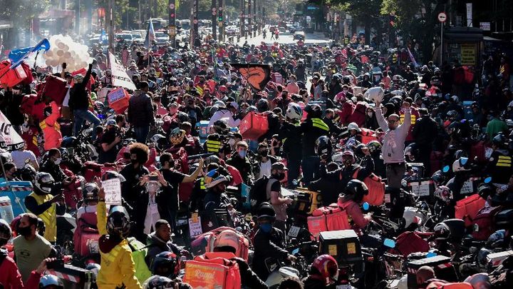 'A política dos comunistas para as putas e entregadores no Brasil: o trabalho político no ramo da informalidade' (Nina Peres)