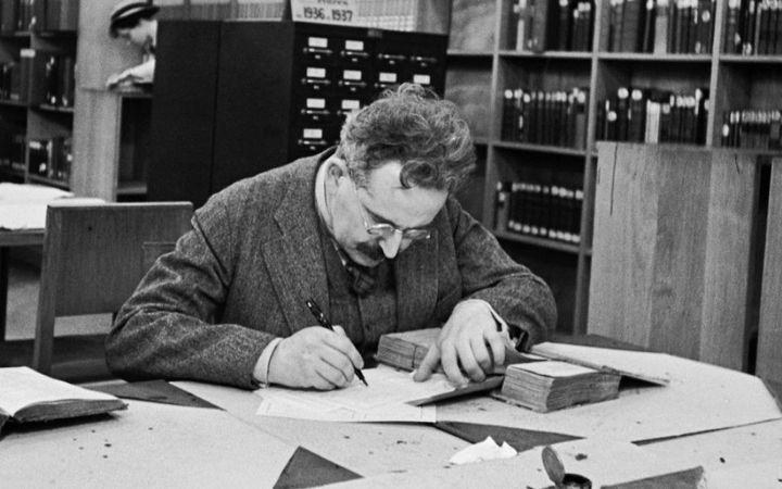 'Por uma criação coletiva de um novo nome e identidade visual para o partido' (Bi)