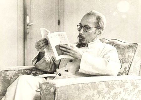 'O imperialismo moderno e a importância duma agitação antiguerra permanente' (Konrado, V. Castilhos e Vitorino)