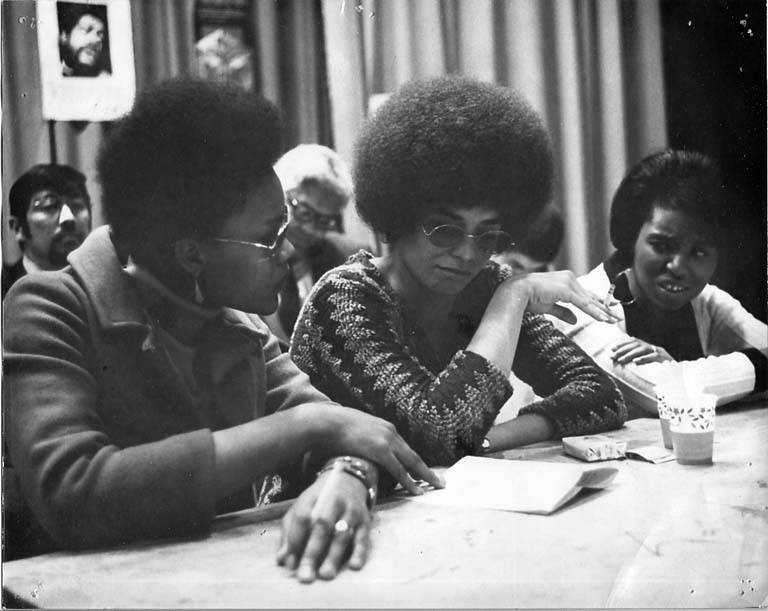 'Violência política: Dentro e fora dos partidos comunistas' (Soeli)