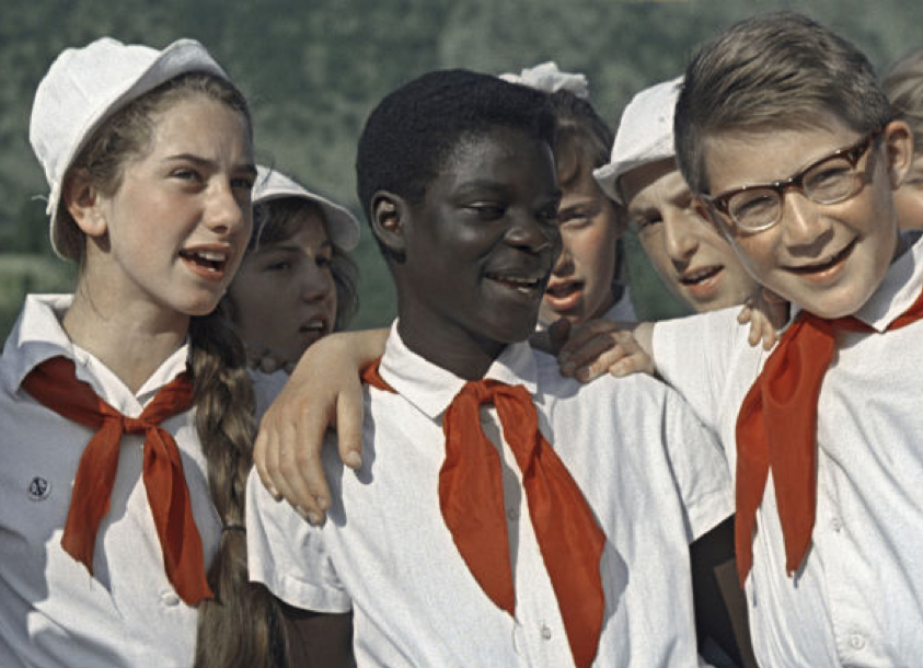 'Não aceiteis o que é de hábito como coisa natural: uma crítica da autocrítica' (Gabriel Tavares)