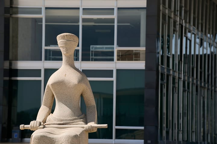 'Entre formalismos e juridiquês: o futuro da nossa organização. Tarefas da base e das direções nacionais' (Mateus Filgueira)