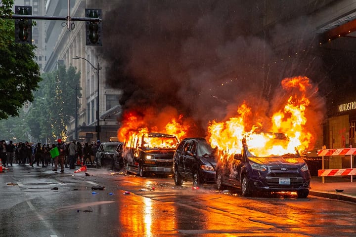 'Ensaio sobre a Cidade do Capital: contribuição à  Revolução Urbana Brasileira' (Antonio Marcos)