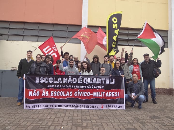 Ato panfletaço contra a militarização das escolas em São Carlos (SP) demarca posição contra o retrocesso