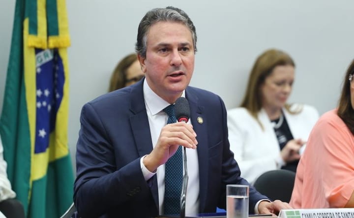 Teto de Gastos bloqueia Pé de Meia e futuro do programa é incerto