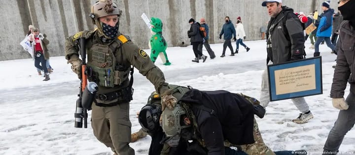 A resposta aos assassinos da ICE é uma só, a Revolução